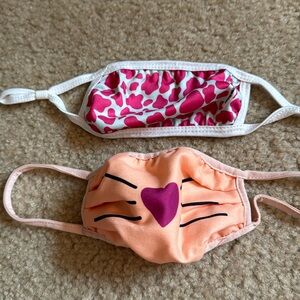 2 LITTLE GIRLS FACE MASKS 😷